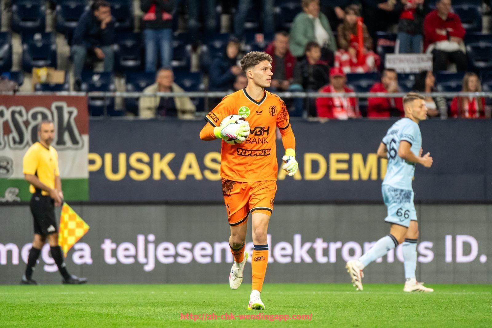 问鼎娱乐官网-世俱杯攻防结构详解：战术布置与球队整体配合评析